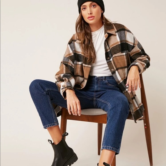 Boyfriend fit plaid trucker jacket brown shacket - Picture 2 of 6